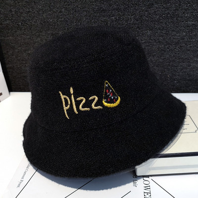 Modern női sapka színes hímzéssel