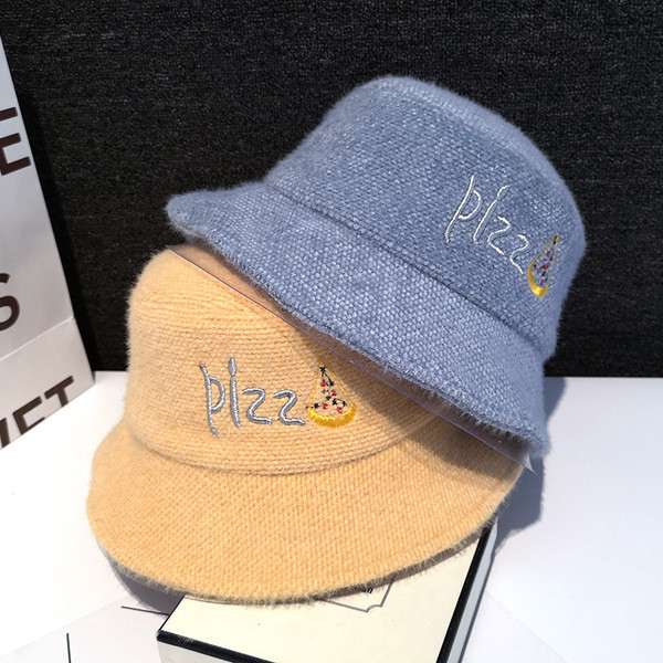 Modern női sapka színes hímzéssel