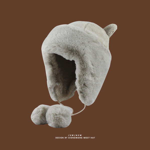 Téli meleg sapka típusú fülvédő pomponokkal