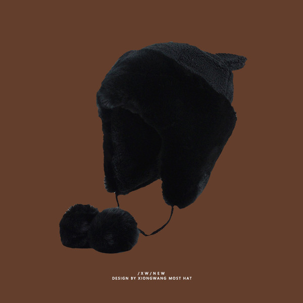 Téli meleg sapka típusú fülvédő pomponokkal