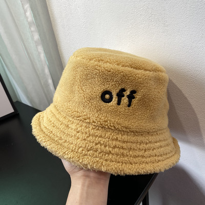 Alkalmi női pehelysapka hímzéssel