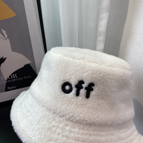 Alkalmi női pehelysapka hímzéssel