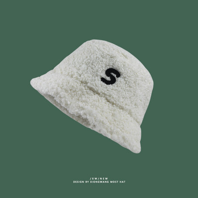 Őszi-téli pehelysapka hímzéssel