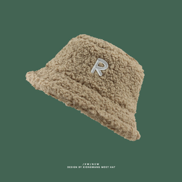 Őszi-téli pehelysapka hímzéssel