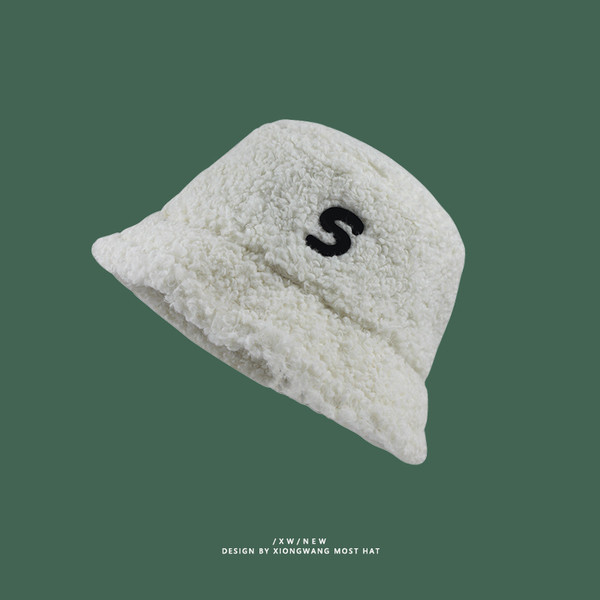 Őszi-téli pehelysapka hímzéssel