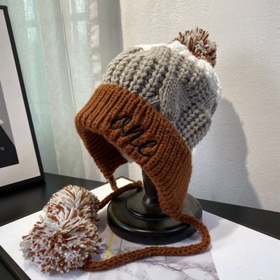 Πλεκτό γυναικείο καπέλο με κορδόνια και κεντήματα