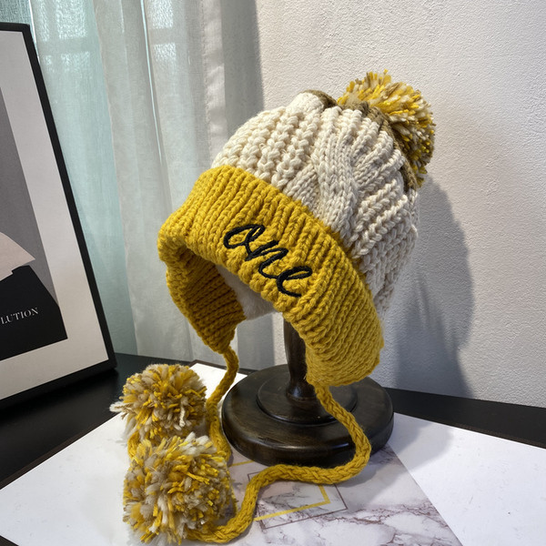 Πλεκτό γυναικείο καπέλο με κορδόνια και κεντήματα