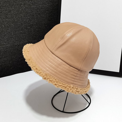 Μοντέρνο γυναικείο καπέλο από οικολογικό δέρμα με απαλή επένδυση