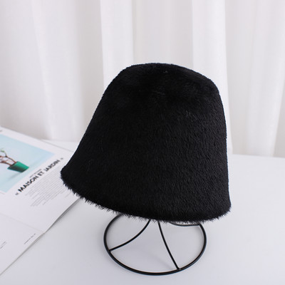 Γυναικείο χειμερινό καπέλο - κλασικό μοντέλο σε τέσσερα χρώματα