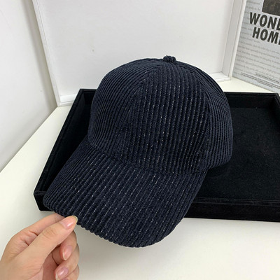 Új modell női téli sapka pehelypomponnal