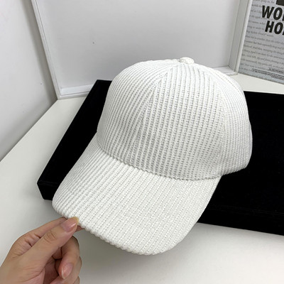 Új modell női téli sapka pehelypomponnal