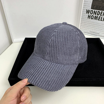 Új modell női téli sapka pehelypomponnal