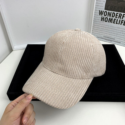 Új modell női téli sapka pehelypomponnal