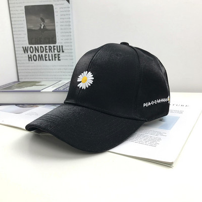 Új modell női sapka - napellenzővel és hímzéssel