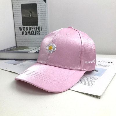 Új modell női sapka - napellenzővel és hímzéssel