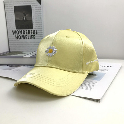 Új modell női sapka - napellenzővel és hímzéssel