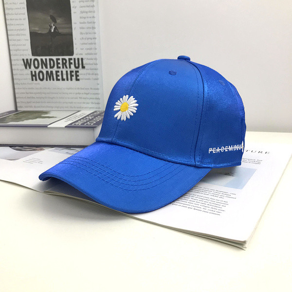 Új modell női sapka - napellenzővel és hímzéssel