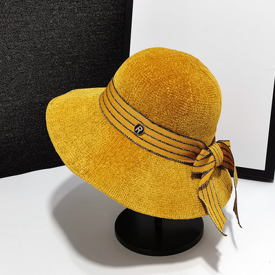 Κομψό γυναικείο καπέλο με περιθώριο και κορδέλα