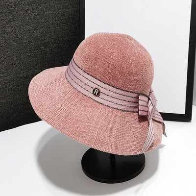 Κομψό γυναικείο καπέλο με περιθώριο και κορδέλα