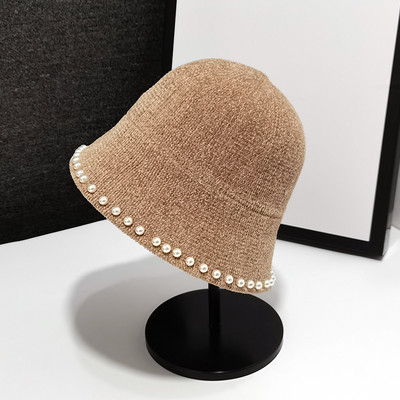 Női téli sapka sima modell gyöngyökkel