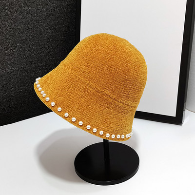 Női téli sapka sima modell gyöngyökkel