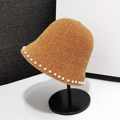 Női téli sapka sima modell gyöngyökkel