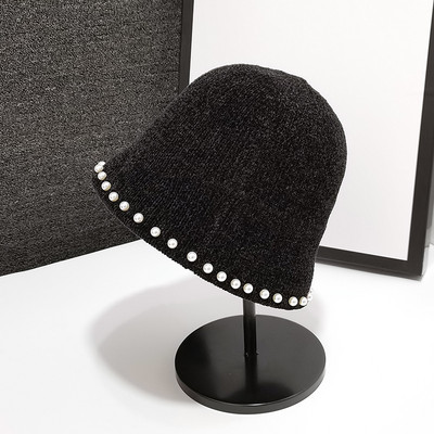 Női téli sapka sima modell gyöngyökkel