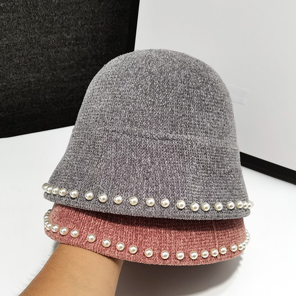 Női téli sapka sima modell gyöngyökkel
