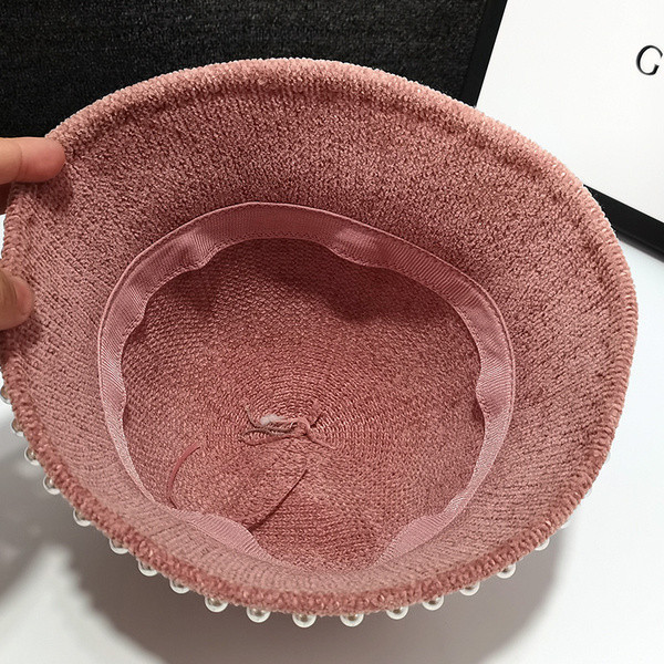 Női téli sapka sima modell gyöngyökkel