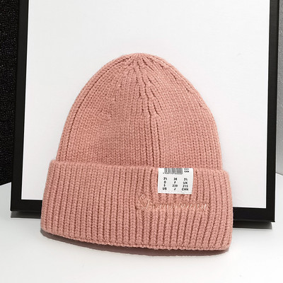 Μοντέρνο πλεκτό καπέλο με επιγραφή