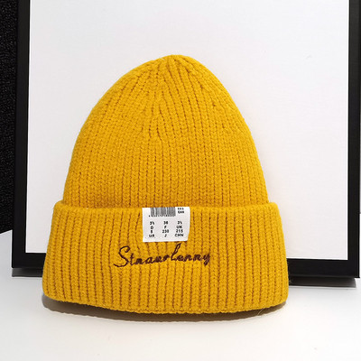 Μοντέρνο πλεκτό καπέλο με επιγραφή