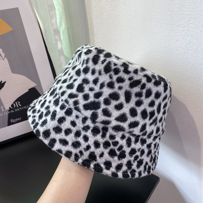 Alkalmi női gyapjúkalap leopárd mintával