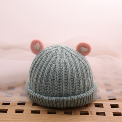 Hétköznapi kötött női sapka 3D elemmel