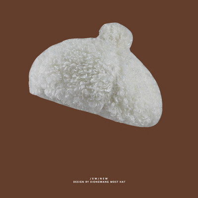 Molyhos téli sapka pomponnal