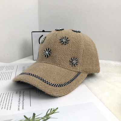 Modern női sapka kövekkel több színben