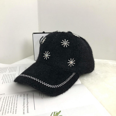 Modern női sapka kövekkel több színben