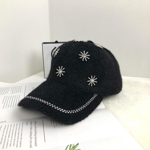 Modern női sapka kövekkel több színben