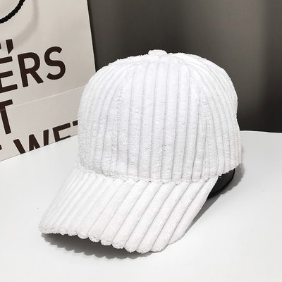 Γυναικείο χειμερινό καπέλο με γείσο