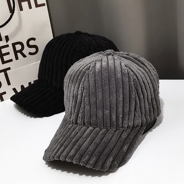 Γυναικείο χειμερινό καπέλο με γείσο