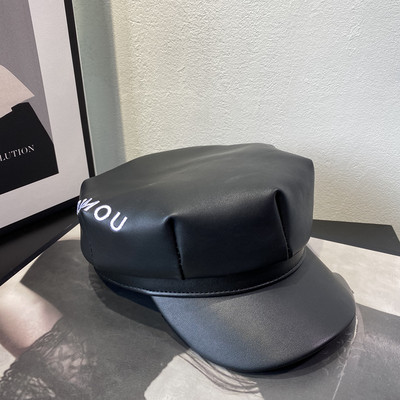 Γυναικείο έκο δερμάτινο καπέλο με κέντημα-ρετρό στιλ