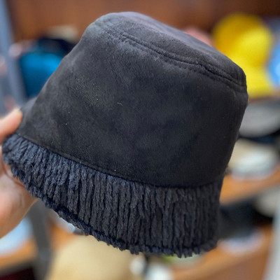 Γυναικείο casual χειμερινό καπέλο σε μπεζ και μαύρο χρώμα