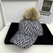 Új modell téli sapka tollal és napellenzővel nőknek