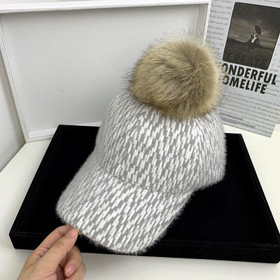 Új modell téli sapka tollal és napellenzővel nőknek