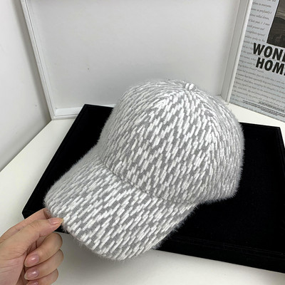 Új modell téli sapka tollal és napellenzővel nőknek