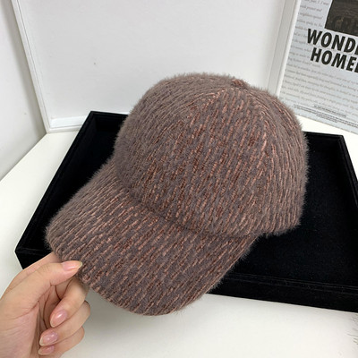 Új modell téli sapka tollal és napellenzővel nőknek