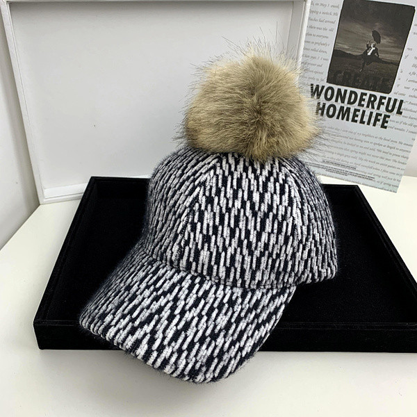 Új modell téli sapka tollal és napellenzővel nőknek