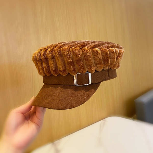 Eco velúrból készült alkalmi női sapka napellenzővel