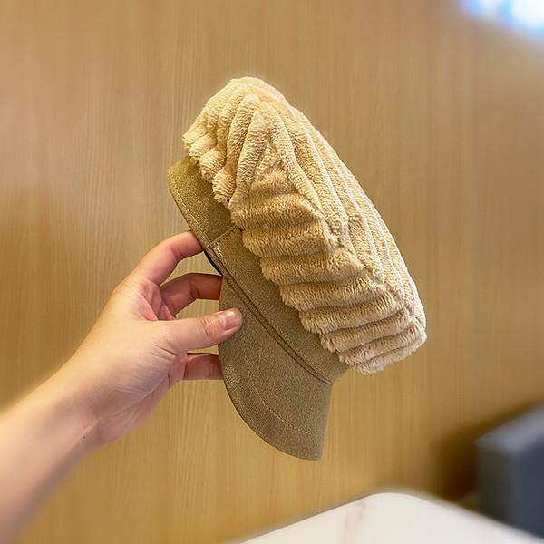 Eco velúrból készült alkalmi női sapka napellenzővel