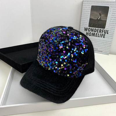 Új modell női sapka napellenzővel és flitterekkel