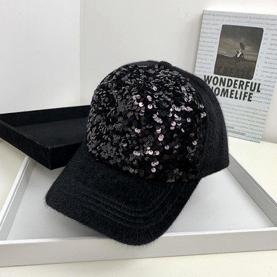 Új modell női sapka napellenzővel és flitterekkel